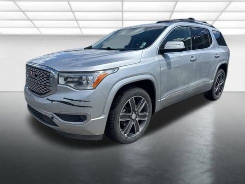 Used 2018 GMC Acadia Denali w/ Technology Package AWD/4WD image 4