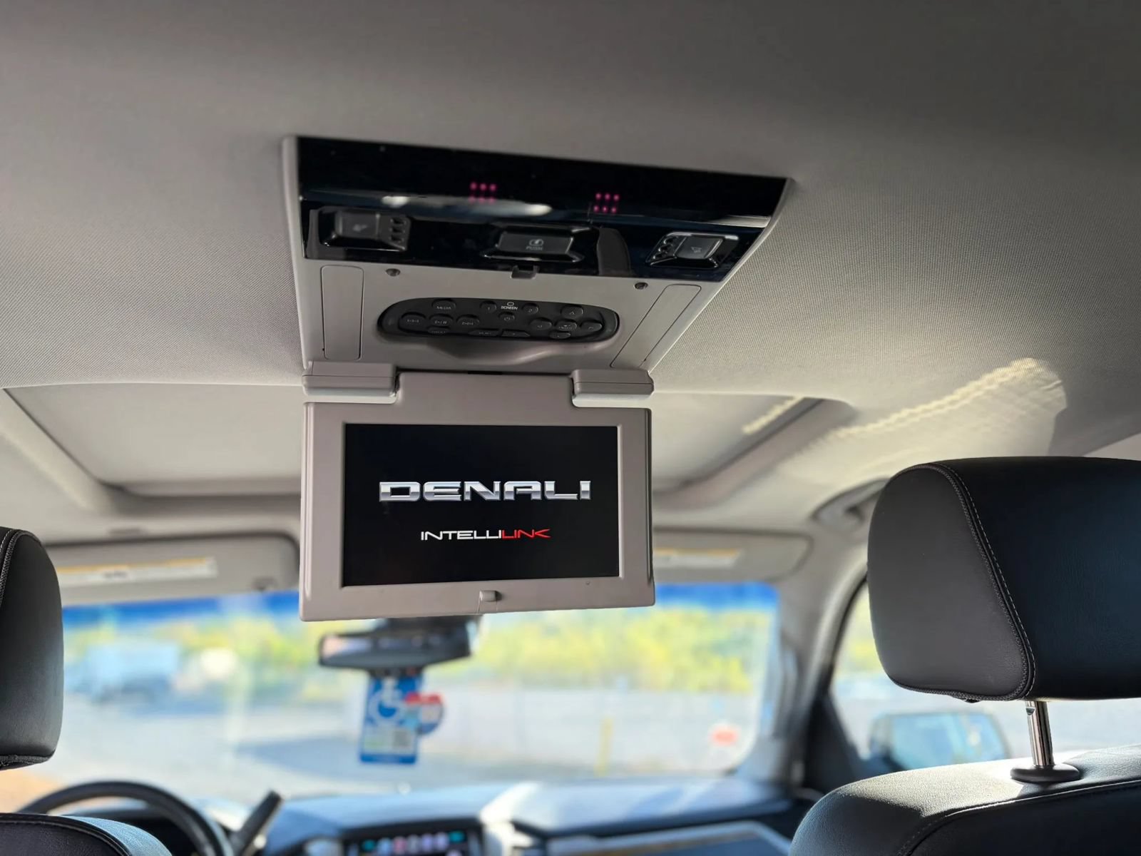 Used 2017 GMC Yukon Denali w/ Open Road Package RWD image 33