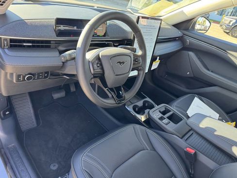 Used 2025 Ford Mustang Mach-E Premium image 9