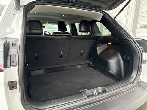 Used 2023 Jeep Cherokee Altitude Lux image 16