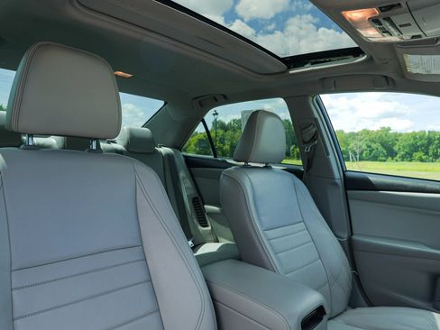 Used 2016 Toyota Corolla LE FWD image 18