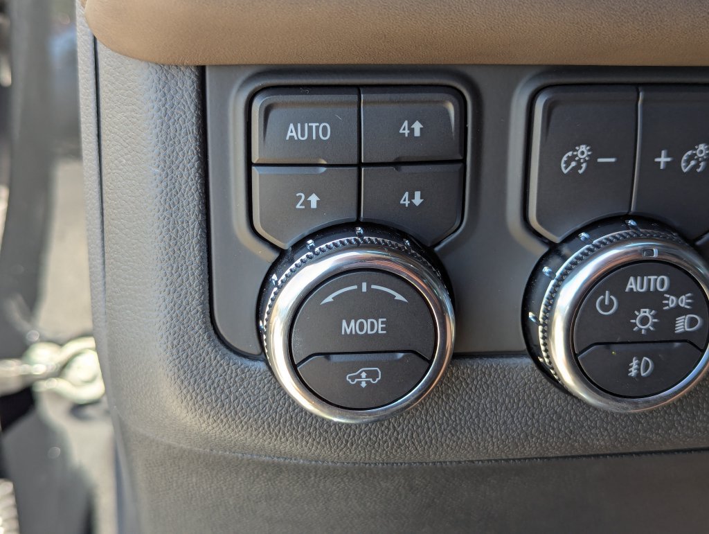 Used 2025 GMC Yukon XL Denali Ultimate AWD/4WD image 32