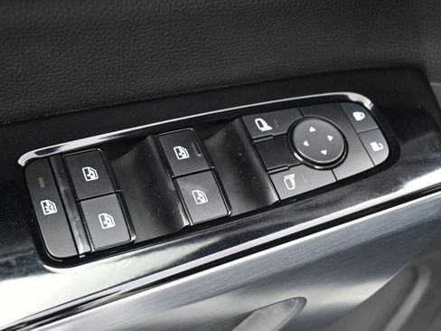 Used 2024 Nissan Pathfinder SL w/ SL Premium Package FWD image 4