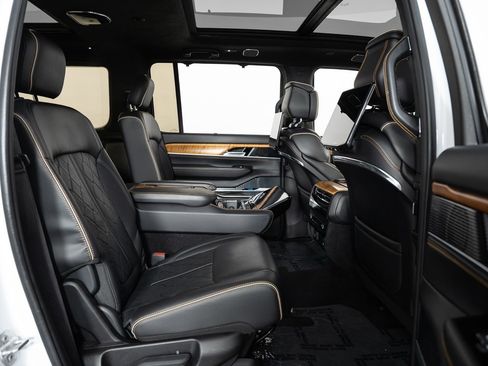 Used 2022 Jeep Grand Wagoneer Series III w/ Rear Seat Video Group 1 image 22