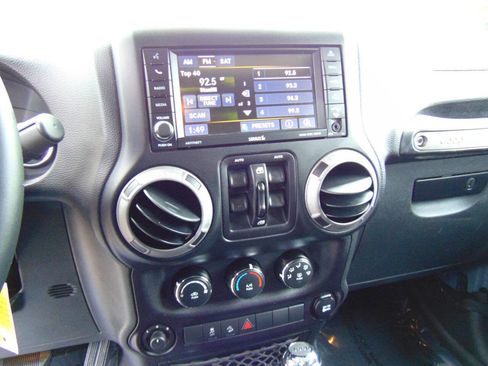Used 2015 Jeep Wrangler Unlimited Sport w/ Quick Order Package 24S AWD/4WD image 23