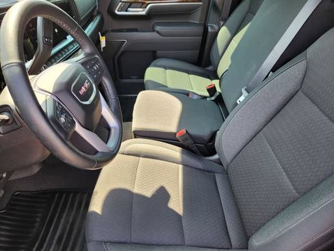 Used 2025 GMC Sierra 1500 SLE w/ X31 Off-Road Package AWD/4WD image 12