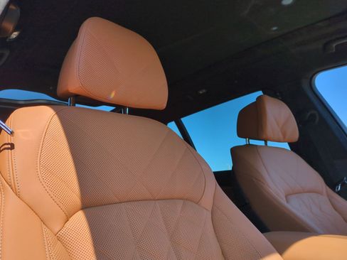 Certified 2024 BMW X7 xDrive40i w/ Executive Package image 34