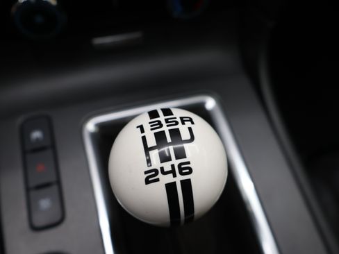 Used 2011 Ford Mustang Shelby GT500 RWD image 39