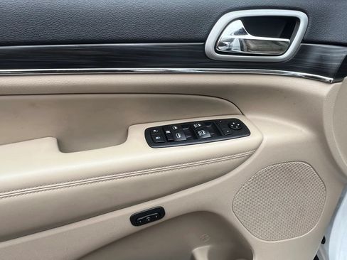 Used 2020 Jeep Grand Cherokee Limited AWD/4WD image 13