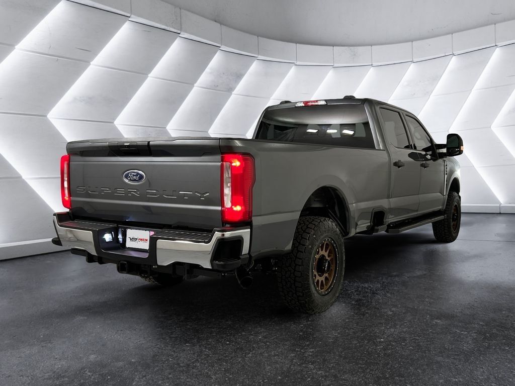 Used 2026 Ford F350 XLT AWD/4WD image 4