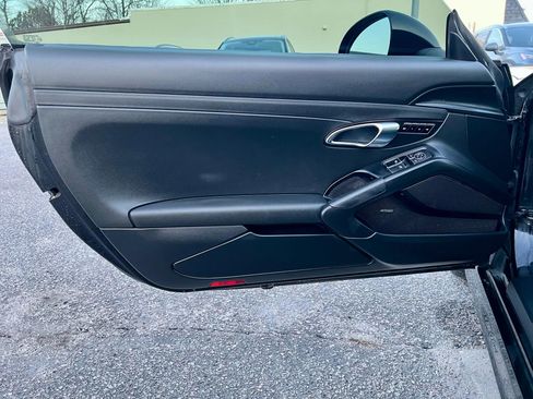 Used 2016 Porsche Cayman image 30