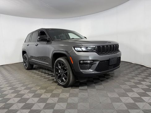 Certified 2025 Jeep Grand Cherokee Limited w/ Trailer Tow Package AWD/4WD image 3