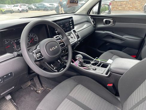 Used 2023 Kia Sorento LX FWD image 6