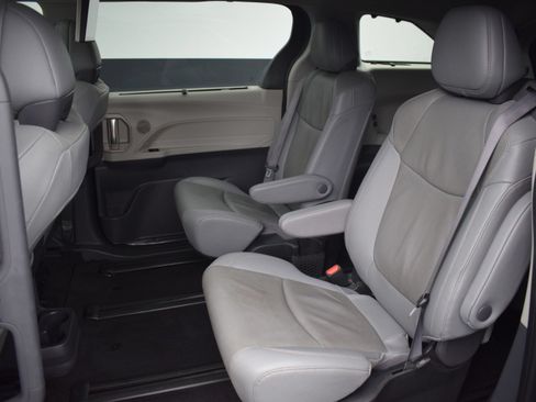 Used 2024 Toyota Sienna Limited AWD/4WD image 15