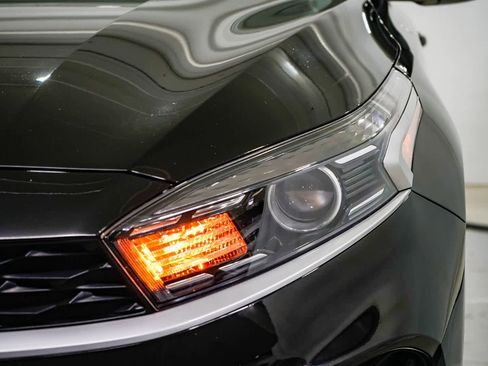 Used 2023 Kia Forte LXS image 7