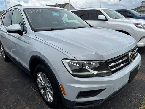 Used 2018 Volkswagen Tiguan SEL AWD/4WD image 3