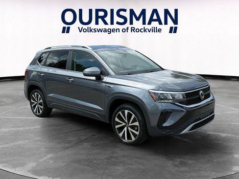 Used 2023 Volkswagen Taos SE FWD image 1