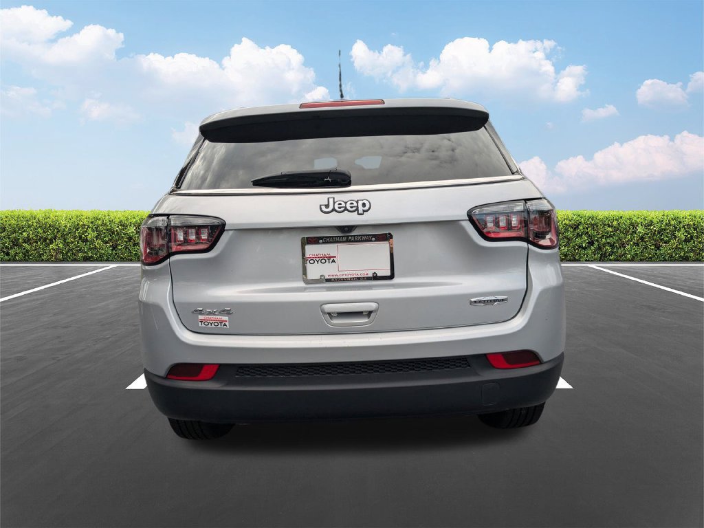 Used 2024 Jeep Compass Latitude AWD/4WD image 6