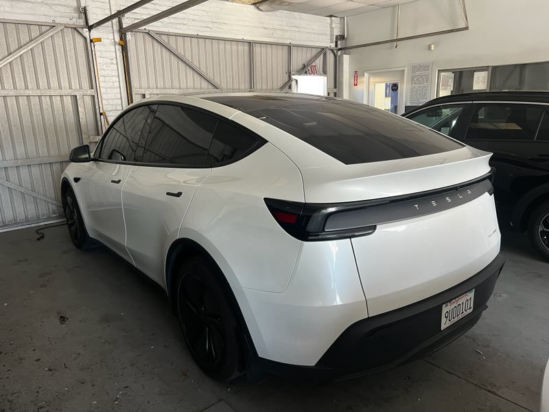 Used 2026 Tesla Model Y Long Range AWD/4WD image 3