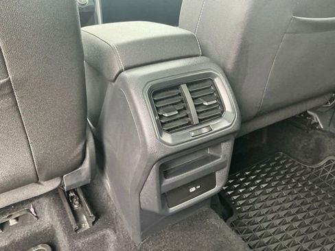 Used 2024 Volkswagen Taos SEL image 36