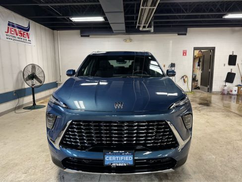 Certified 2025 Buick Enclave Avenir image 2