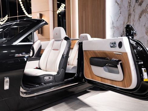 Used 2016 Rolls-Royce Dawn RWD image 20