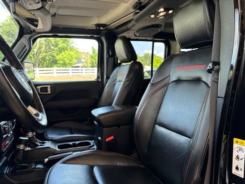 Used 2019 Jeep Wrangler Unlimited Rubicon w/ Dual Top Group AWD/4WD image 14