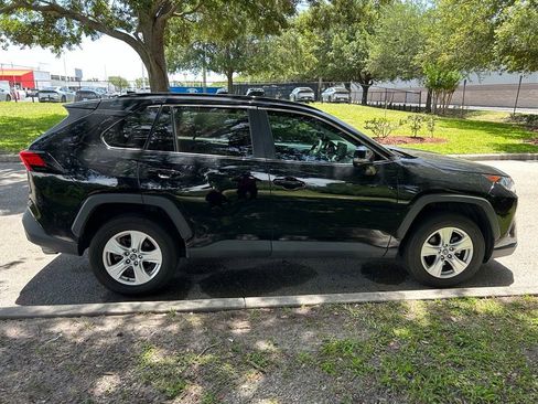Used 2020 Toyota RAV4 XLE FWD image 7