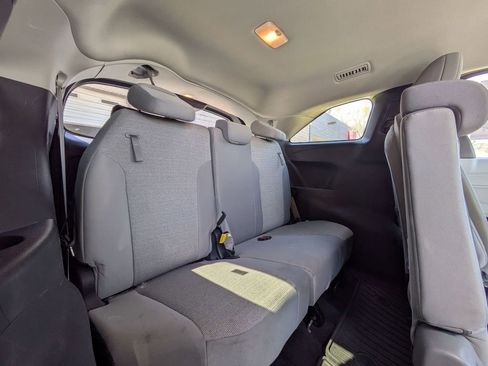 Used 2025 Toyota Sienna LE FWD image 29