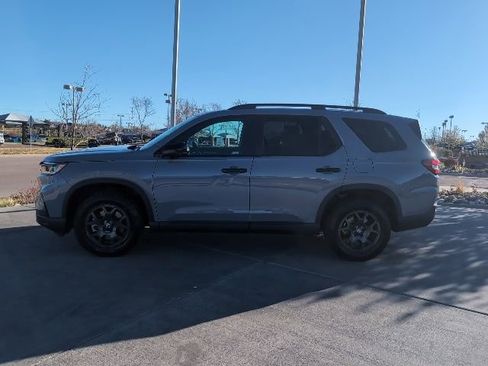 Used 2025 Honda Pilot TrailSport image 4