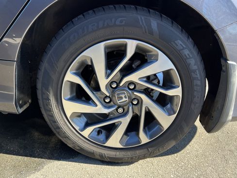 Used 2018 Honda Civic EX image 13