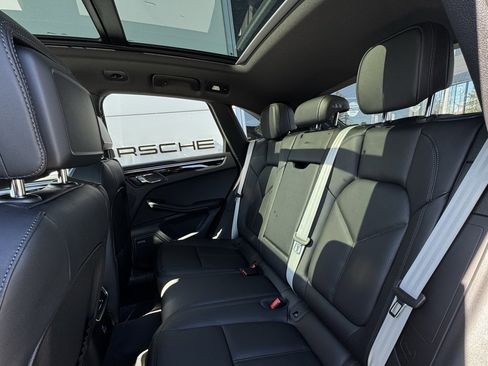 Used 2025 Porsche Macan image 44