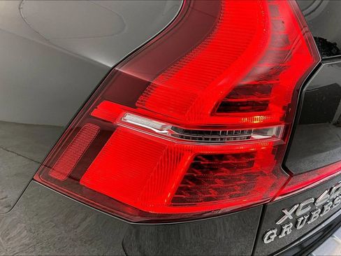 Certified 2023 Volvo XC60 B5 Ultimate w/ Climate Package image 41