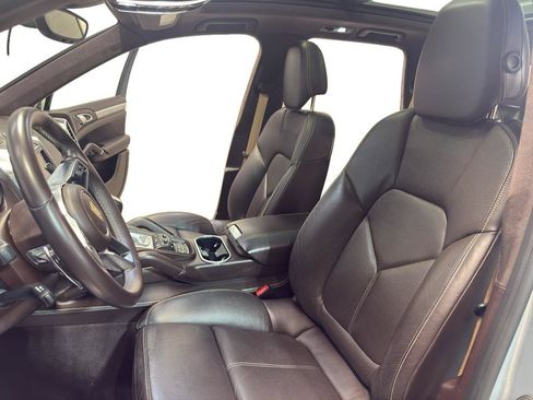 Used 2016 Porsche Cayenne Turbo AWD/4WD image 16
