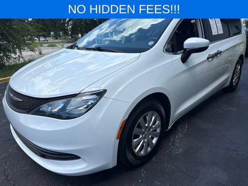 Used 2018 Chrysler Pacifica L FWD image 3