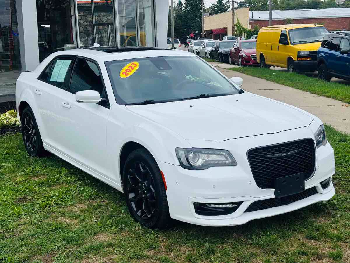 Used 2023 Chrysler 300 Touring L w/ Popular Equipment Group AWD/4WD image 1