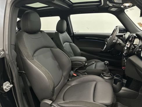 Used 2024 MINI Cooper 2-Door Hardtop FWD image 30