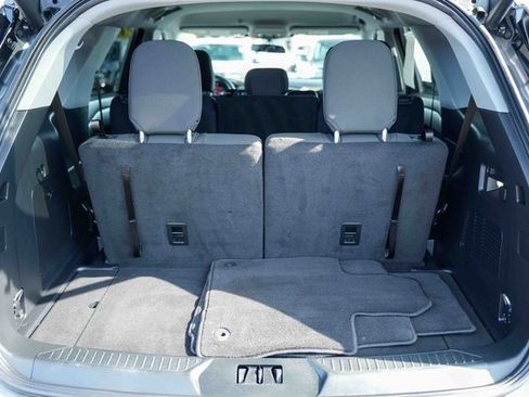 Used 2023 Ford Explorer XLT image 12