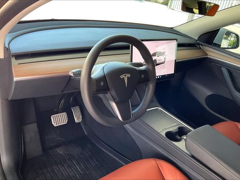 Used 2025 Tesla Model Y Long Range AWD/4WD image 14