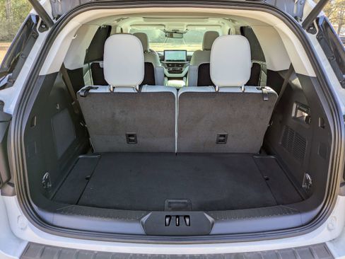 Used 2025 Ford Explorer Platinum w/ Ultimate Package image 13