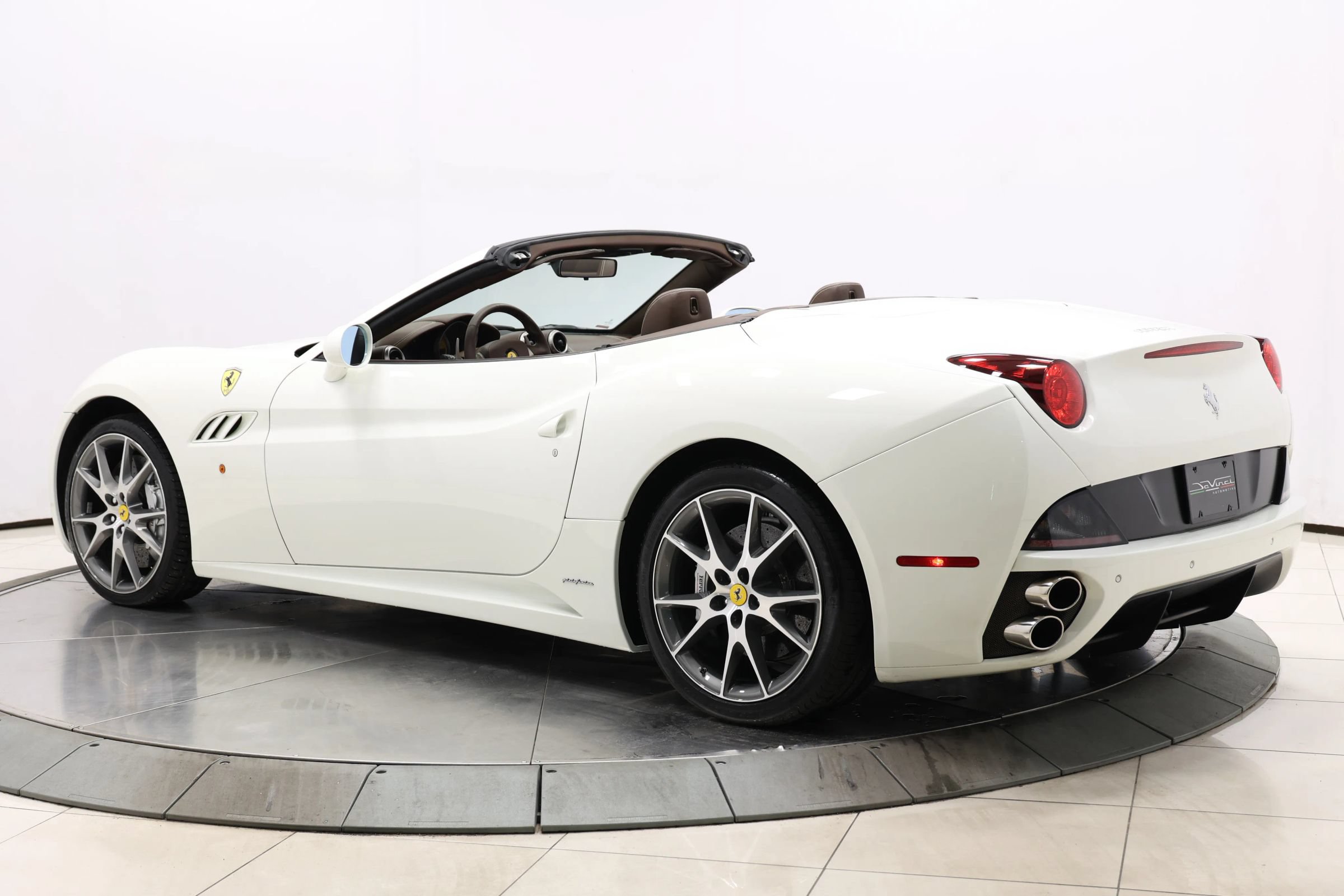 Used 2010 Ferrari California RWD image 72