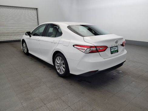 Used 2018 Toyota Camry LE image 5