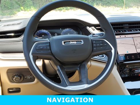 New 2025 Jeep Grand Cherokee Limited image 12