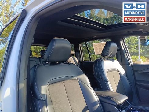 Used 2023 Jeep Grand Cherokee Altitude AWD/4WD image 32