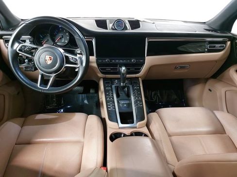Certified 2019 Porsche Macan AWD/4WD image 9