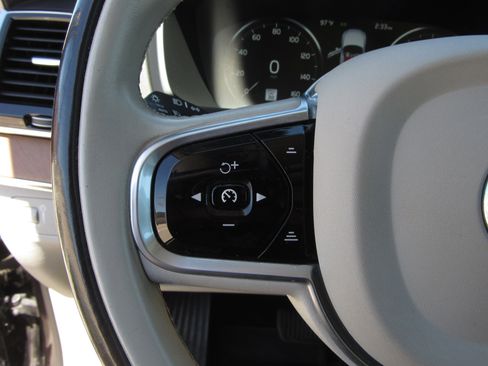 Used 2016 Volvo XC90 T6 Inscription w/ Vision Package image 25