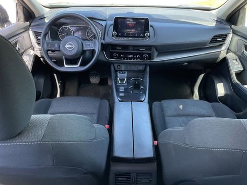 Used 2024 Nissan Rogue SV image 10