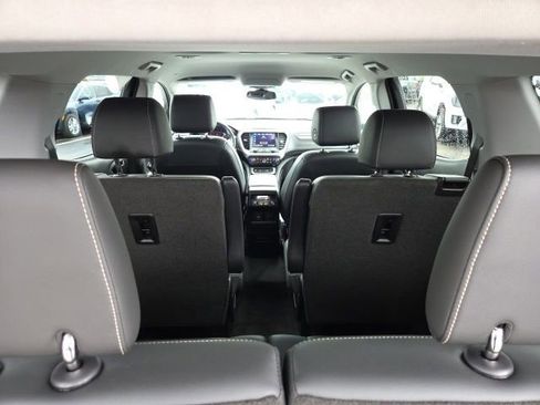 Used 2023 GMC Acadia SLT w/ Preferred Package image 61