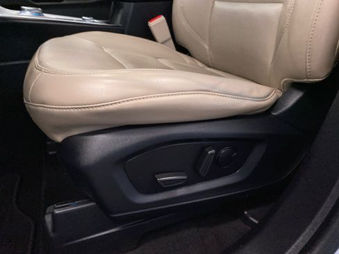 Certified 2022 Ford Explorer XLT w/ Equipment Group 202A image 18