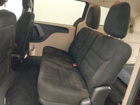 Used 2017 Dodge Grand Caravan SE image 18